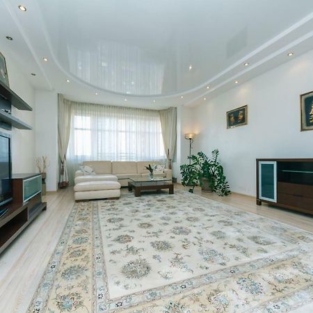 3 Комнатные Апартаменты В Центре Печерска Kiev Bagian luar foto
