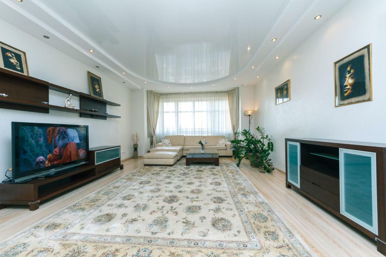 3 Комнатные Апартаменты В Центре Печерска Kiev Bagian luar foto