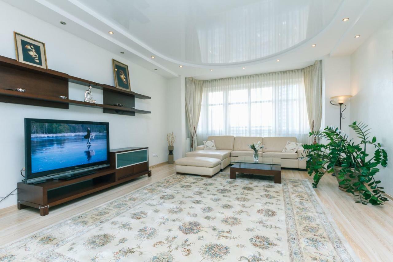 3 Комнатные Апартаменты В Центре Печерска Kiev Bagian luar foto